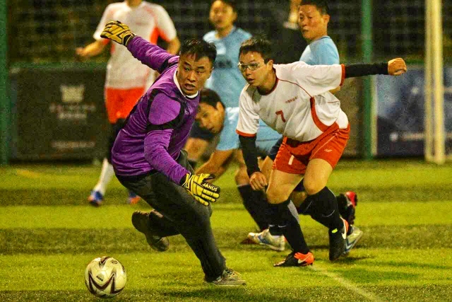 詹姆斯2年1.04亿顶薪续约湖人 父子同队创历史